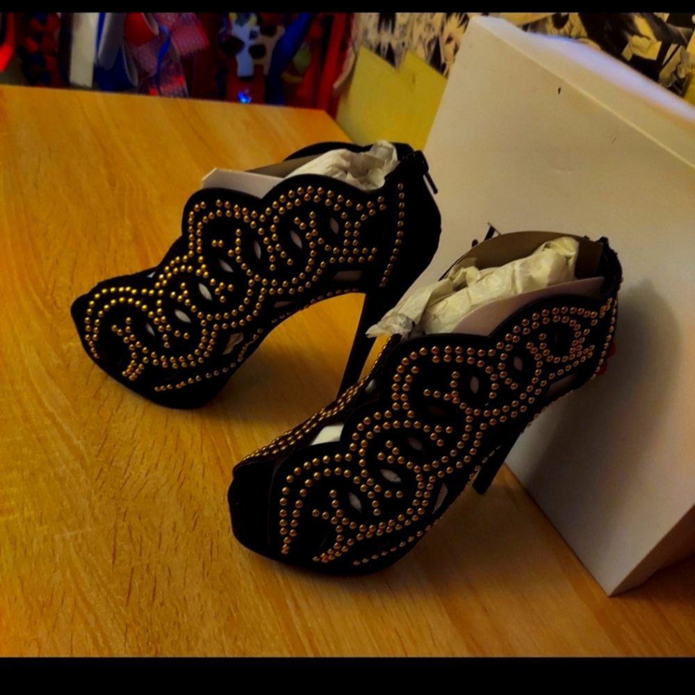 Never worn brand new heels